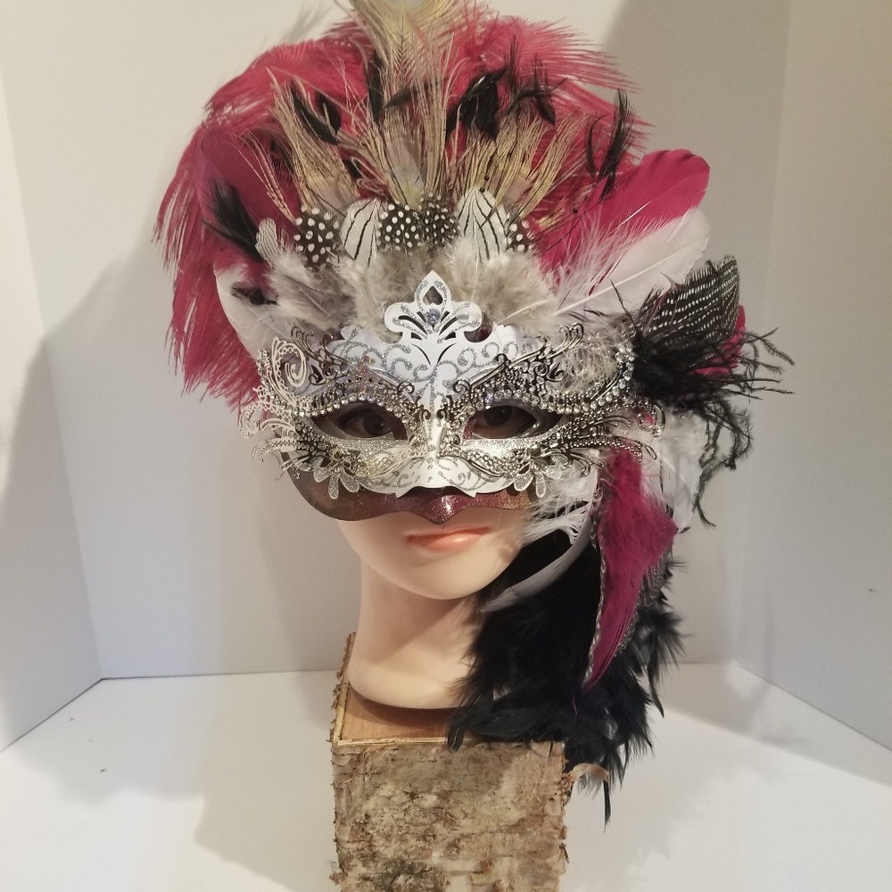 907 Mardi Gras mask